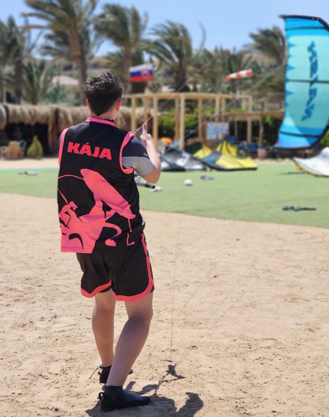 Camiseta de kitesurf BejkRoll negro rosa/logotipo excéntrico (con orificio para gancho de trapecio) - con tu propio texto - Color: negro/rosa, Talla: S