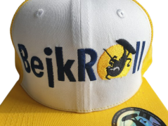 Snap Trucker żółto-biały – Proste logo