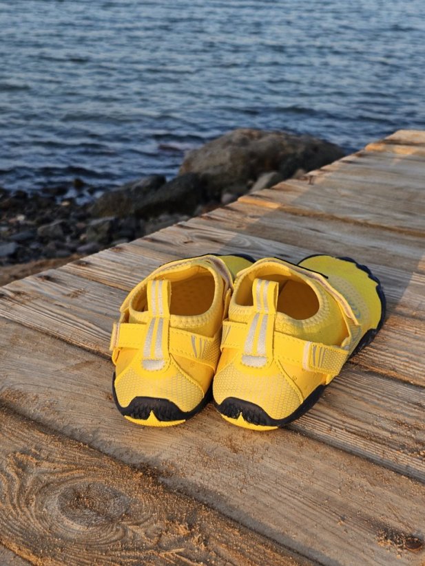 Water shoes BejkRoll - quick drying - yellow - back
