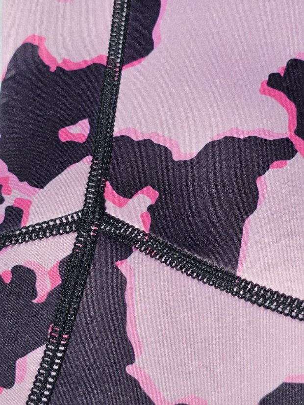 Dámský neopren BejkRoll Bull Skin růžový - detail - přesné sešití panelů neoprenu systémem Flatlock 900D