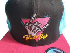 Snap Trucker Black-Pink kšiltovka BejkRoll - Triangl logo - předek detail logo Snap Trucker Black-Pink kšiltovka BejkRoll - Triangl logo - předek detail logo