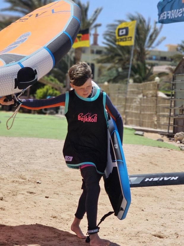 Camiseta de kitesurf BejkRoll negro verde/logotipo GUADAÑA (con orificio para gancho de trapecio) - con su propio texto - Color: negro/verde, Talla: S