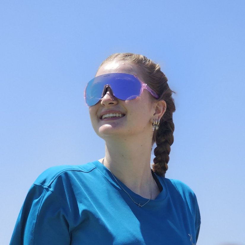 Sunglasses BejkRoll Champion REVO + EVA Box - rimless transparent light purple - purple mirror - girl and the sky in the back