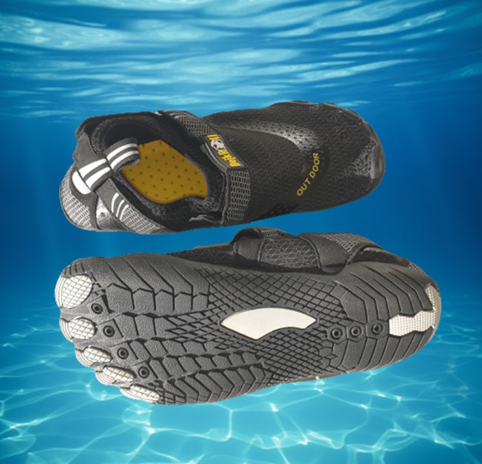 Water shoes BejkRoll - quick drying - top and sole - black