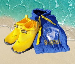 Surf Poncho BejkRoll royal blue on beach and water shoes - yellow Surf Poncho BejkRoll royal blue on beach and water shoes - yellow