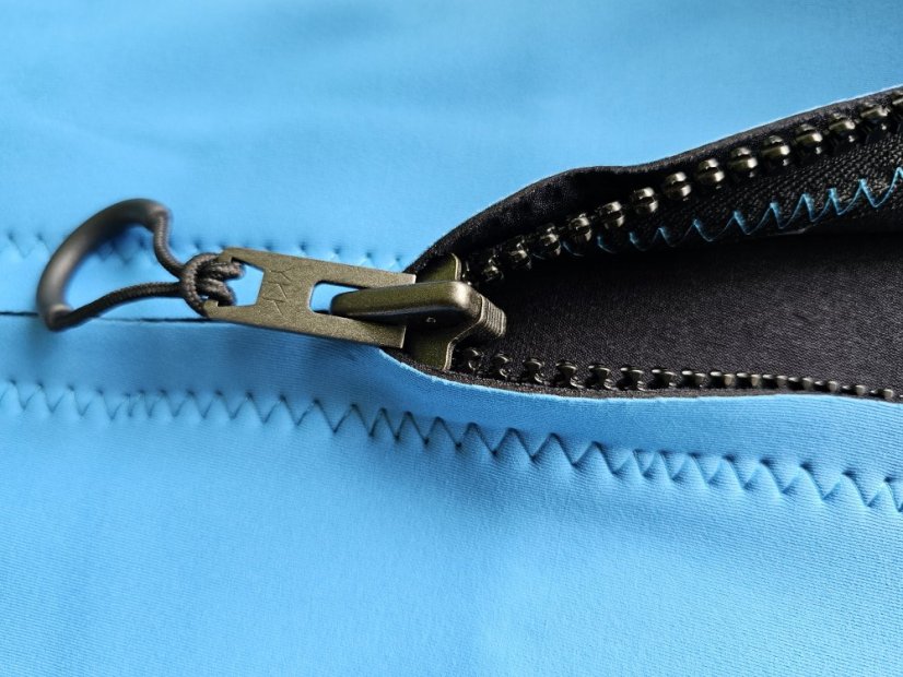 Ladies wetsuit BejkRoll Blue Lagoon - detail - YKK top quality zipper