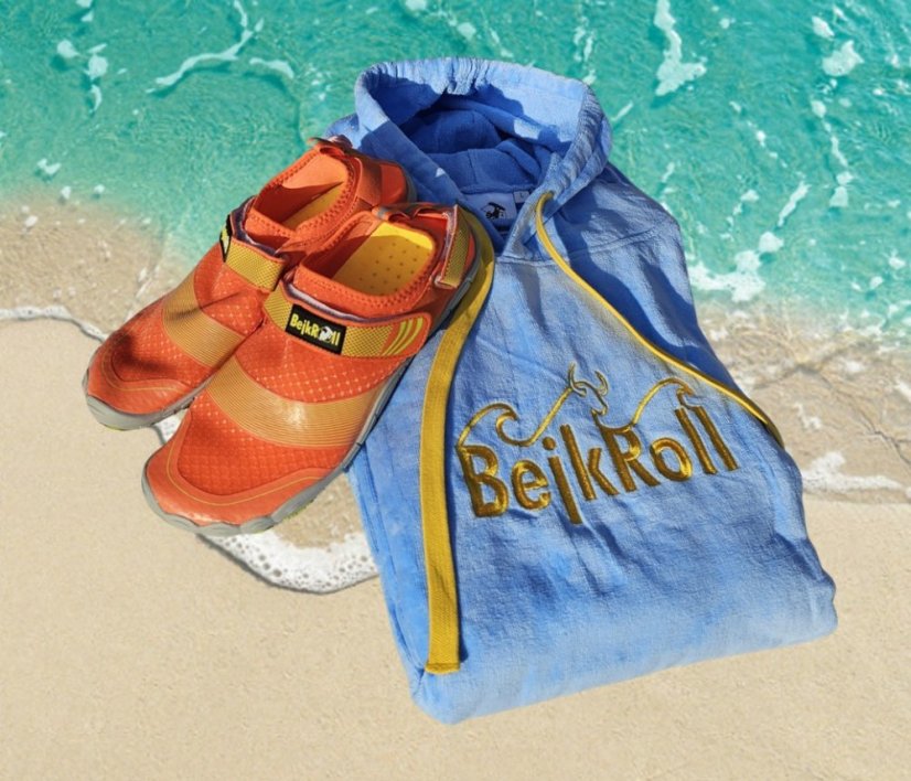 Surf Pončo BejkRoll nebeské modré a boty do vody - oranžové