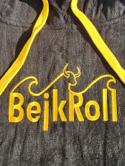 Surf Pončo BejkRoll WAVE MASTER - černá - přední logo Surf Pončo BejkRoll WAVE MASTER - černá - přední logo