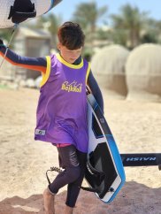 Koszulka do kitesurfingu BejkRoll czarno-żółta/nieregularne logo (z otworem na hak trapezowy)