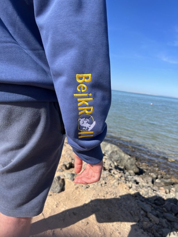 BEJK VELVET - Velvet sweatshirt with hood BejkRoll - blue - detail embroidered logo sleeve