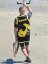 Camiseta de kitesurf BejkRoll negro amarillo/logotipo excéntrico (con orificio para gancho de trapecio) - con su propio texto - Color: negro/amarillo, Talla: S
