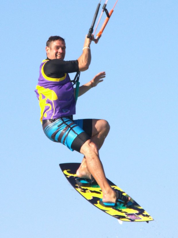 Camiseta de kitesurf BejkRoll negro amarillo/logotipo excéntrico (con orificio para gancho de trapecio)