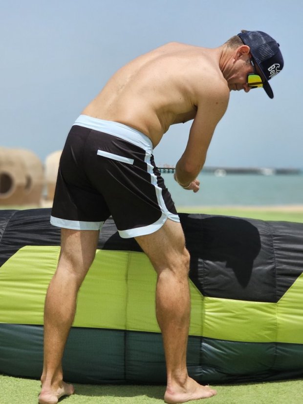 Shorts - OUTLINE 3/4 - hellblau/schwarz - Farbe: Hellblau/Schwarz, Größe: 34