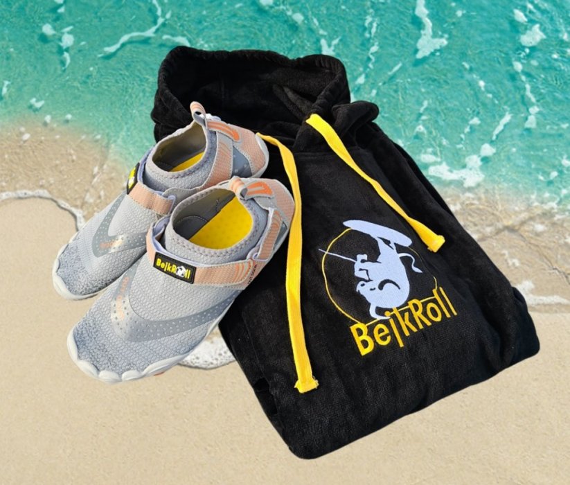Surf Poncho BejkRoll black on beach and water shoes - grey