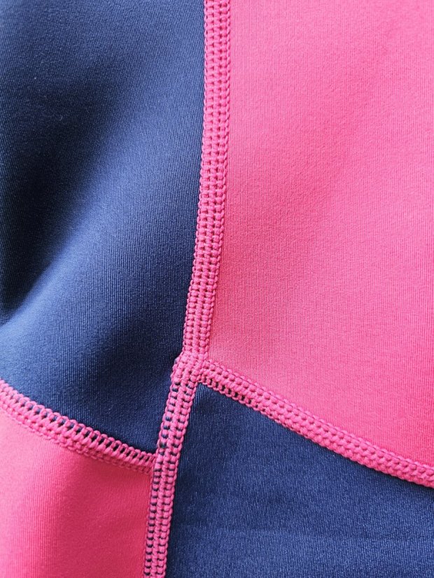 Ladies wetsuit BejkRoll Pink Lagoon - detail - precise stitching of neoprene panels with the Flatlock 900D system