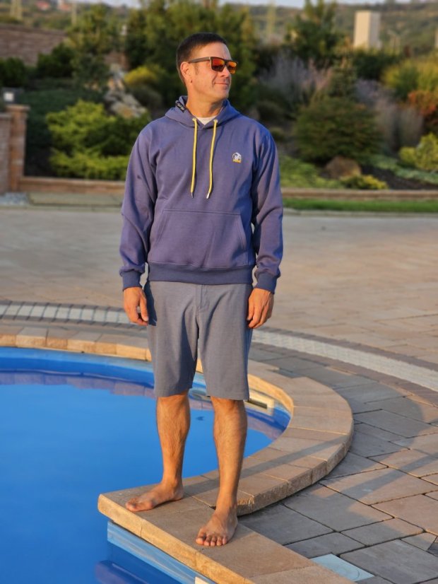 BEJK VELVET - Velvet sweatshirt with hood BejkRoll - blue - boy standing by the pool - size L