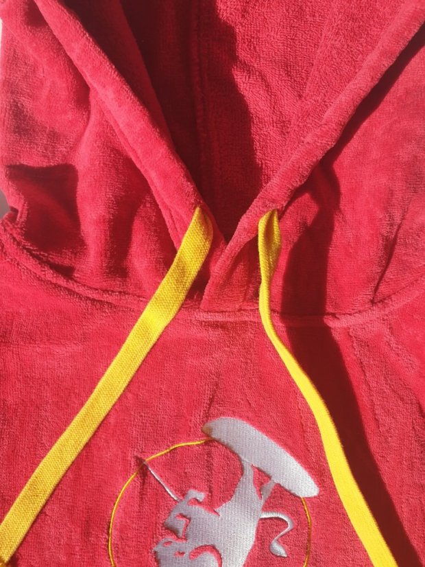 Surf Pončo BejkRoll melounová červená V přeložení kapuce - detail