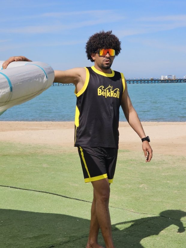 Camiseta deportiva BejkRoll negra amarilla/logotipo excéntrico - Color: negro/amarillo, Talla: S