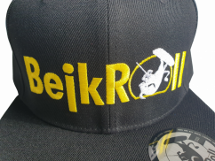 SnapBlack kšiltovka BejkRoll - Rovné logo - předek detail vyšívané logo