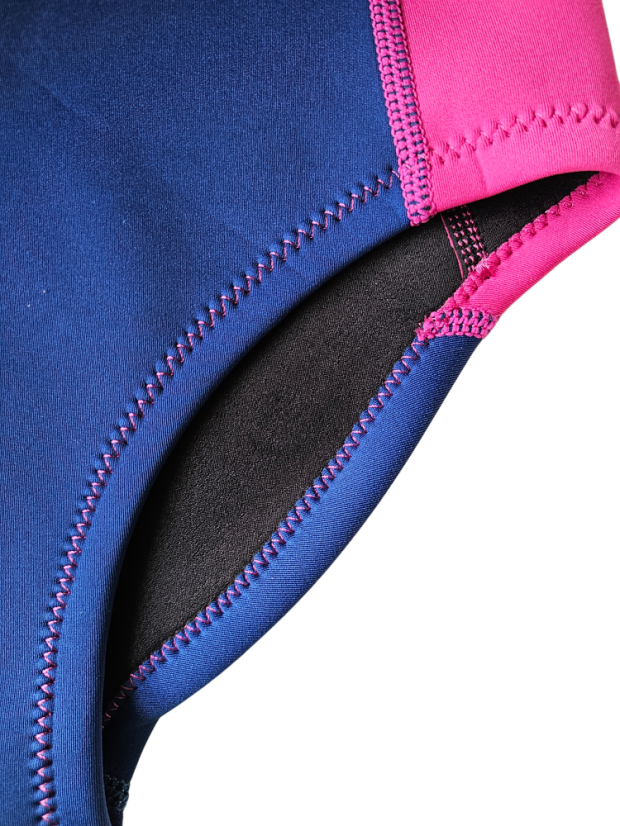 Dámský neopren BejkRoll Pink Lagoon - detail - založení materiálu nohavic pro dostatečnou flexibilu