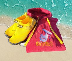 Surf Pončo BejkRoll melounová červená a boty do vody - žluté