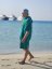 Surf Pončo BejkRoll WAVE MASTER - tyrkysová - kluk u moře s loděmi - strana