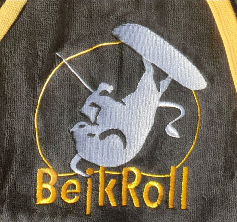 Surf Poncho BejkRoll black - front embroidered logo