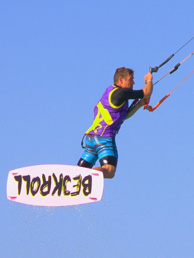 Camiseta de kitesurf BejkRoll negro amarillo/logotipo excéntrico (con orificio para gancho de trapecio)