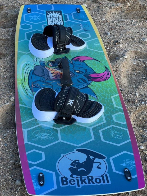BejkRoll KING'S SPECIAL EDITION Kiteboard + Vázání - na pláži top