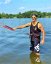 Sportovní funkční dres pro kiteboarding BejkRoll černo žlutý - ve vodě s barem