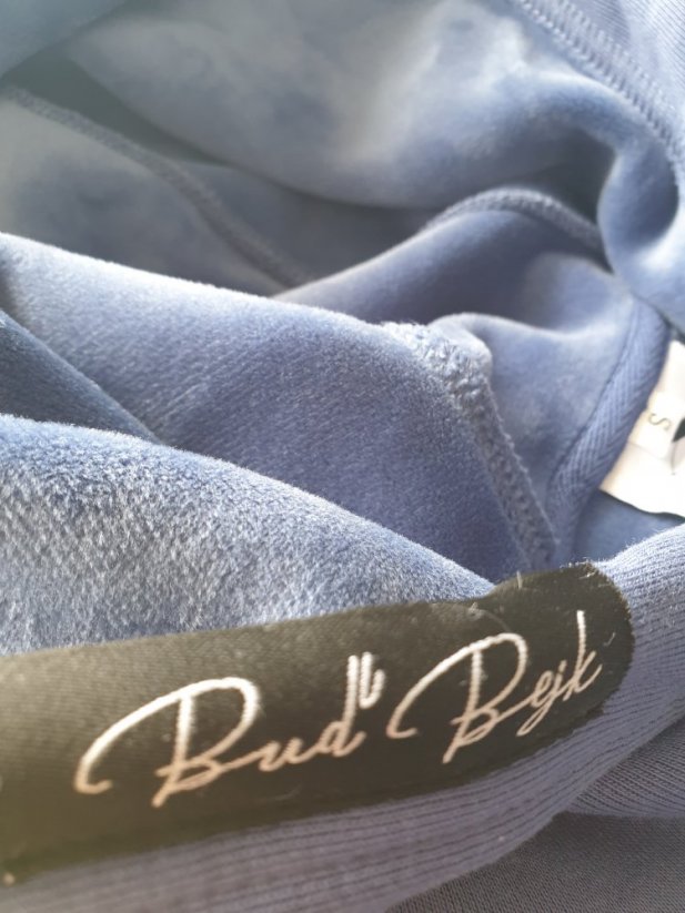 BEJK VELVET - Velvet sweatshirt with hood BejkRoll - raglan blue - detail velvet material and tag Be Bull - hood