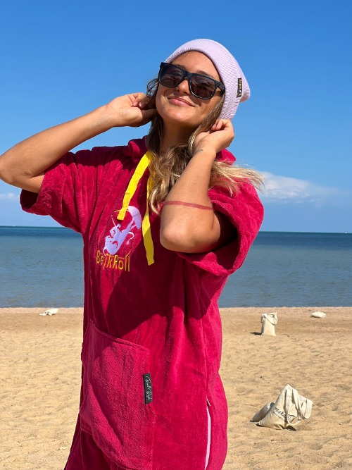Surf Pončo BejkRoll melounová červená u vody - vel M