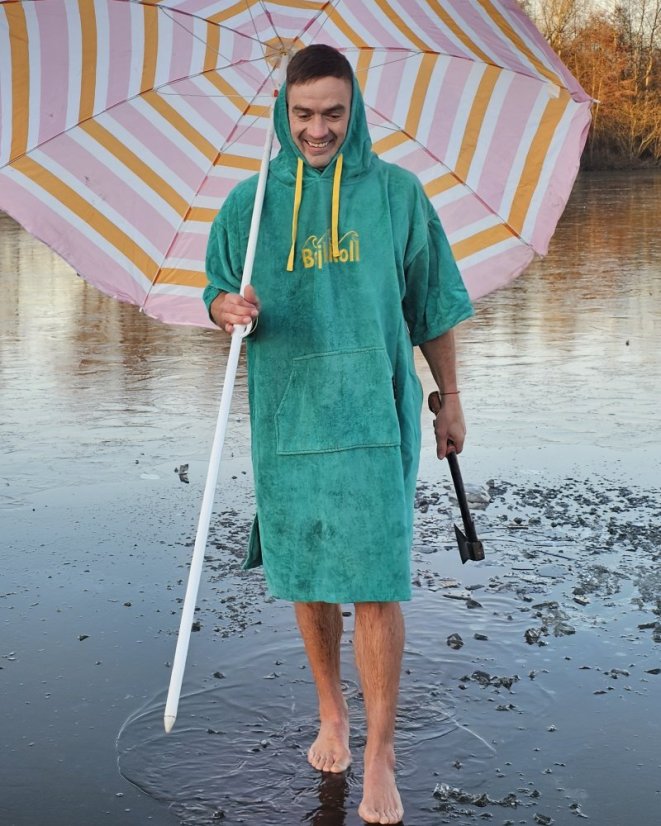 Surf Poncho BejkRoll WAVE MASTER - turquoise - boy on the ice with umbrella - hardening - front