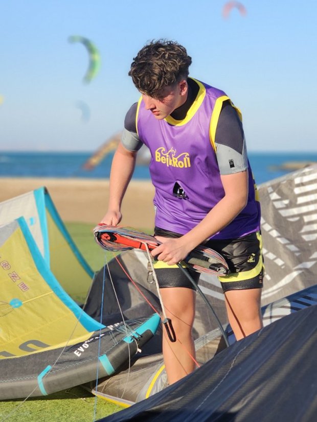 Camiseta de kitesurf BejkRoll negro amarillo/logotipo excéntrico (con orificio para gancho de trapecio)