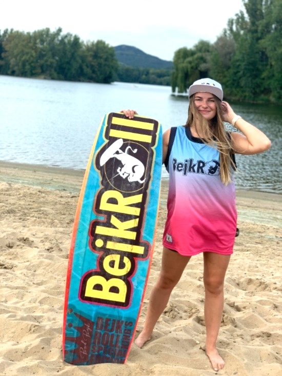 Sportovní funkční dres BejkRoll růžovo modrý - personalizovaný - předek s wakeboardem
