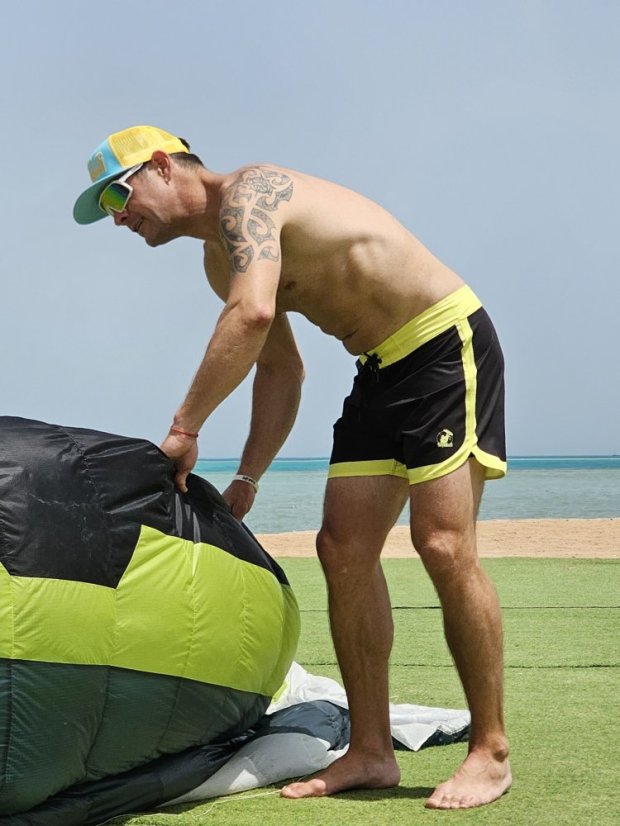 Board Shorts BejkRoll - OUTLINE 3/4 - yellow black - unisex - by the kite - side