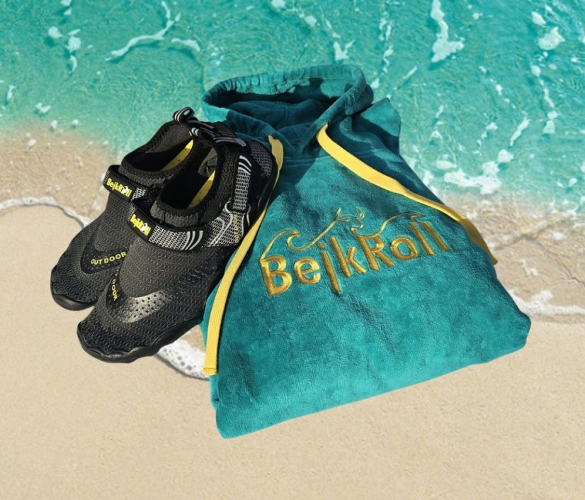 Surf Pončo BejkRoll tyrkysové a boty do vody - černé